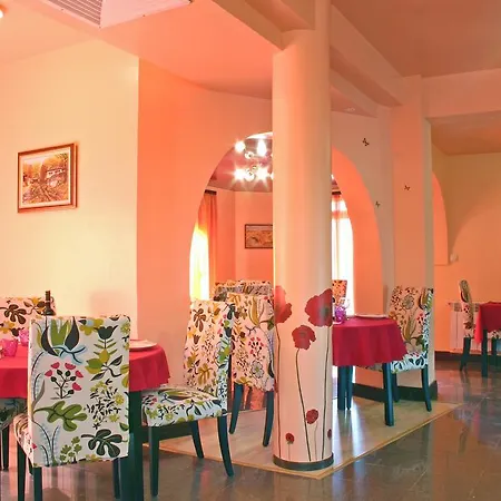Hotel Family Emaly Green 3*