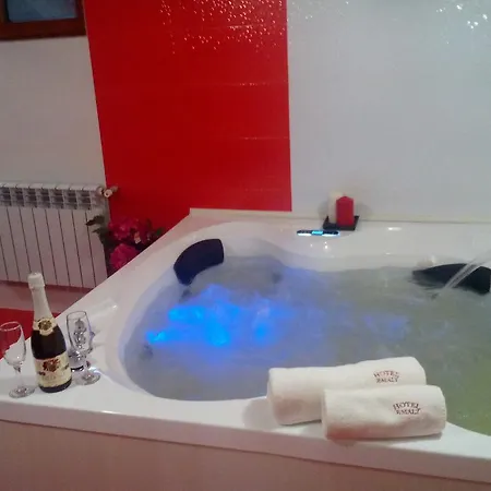 Hotel Family Emaly 3*