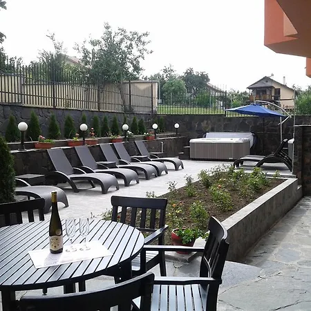 Hotel Family Emaly Green