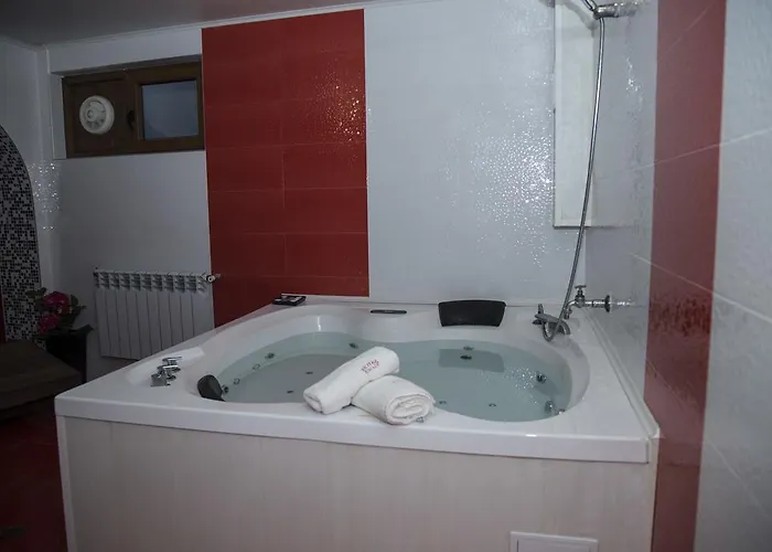 Hotel Emaly Green 3*