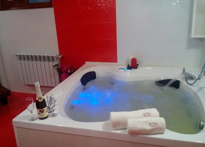 Hotel Emaly Green 3*